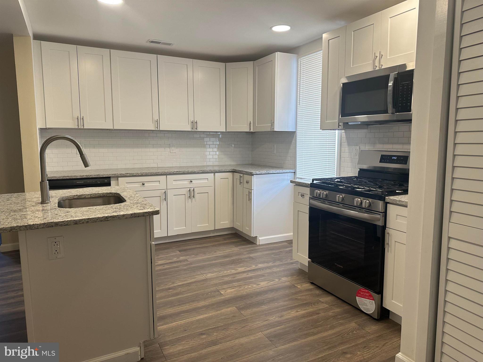 909 W WHITE HORSE PIKE