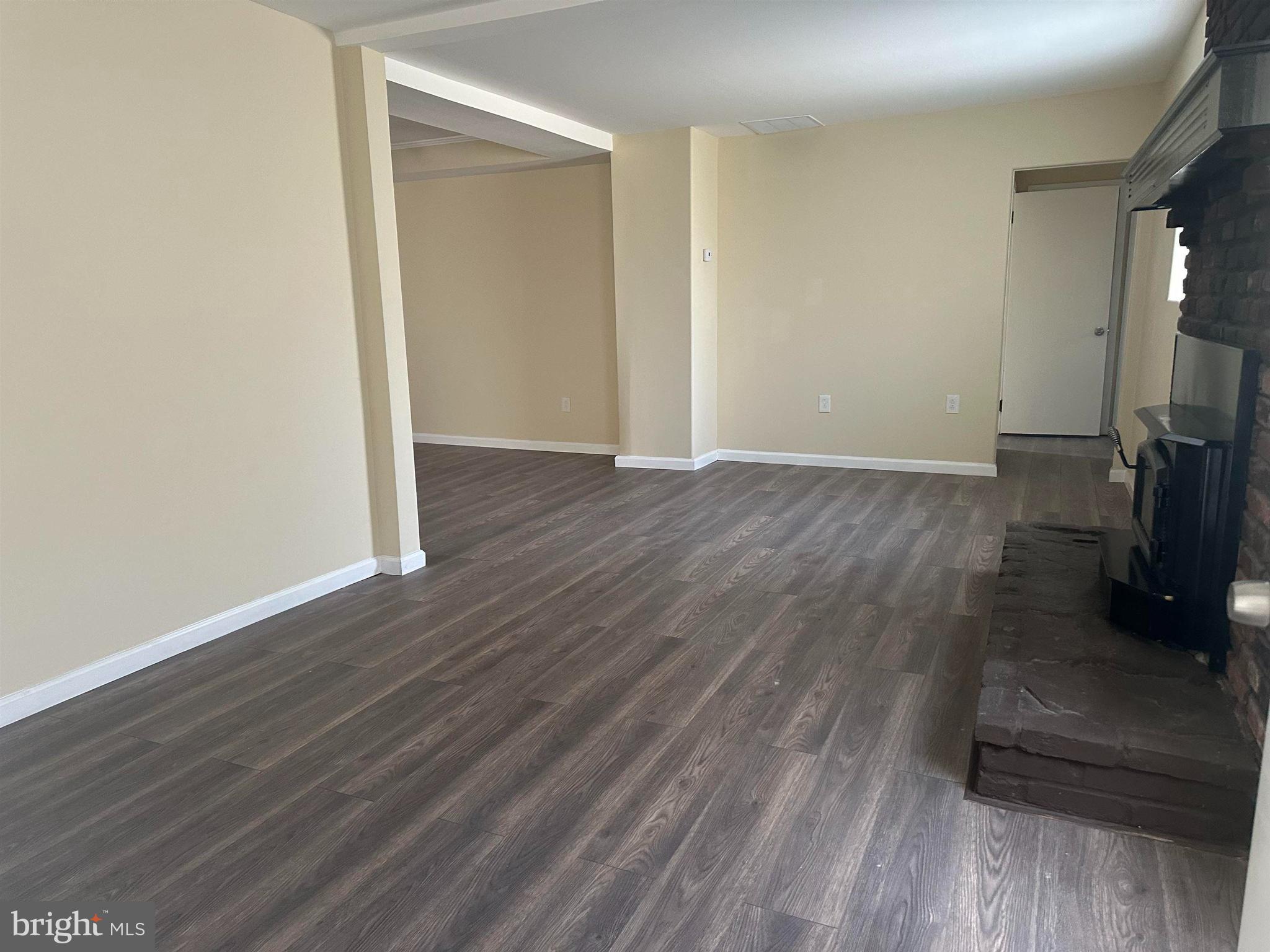 909 W WHITE HORSE PIKE