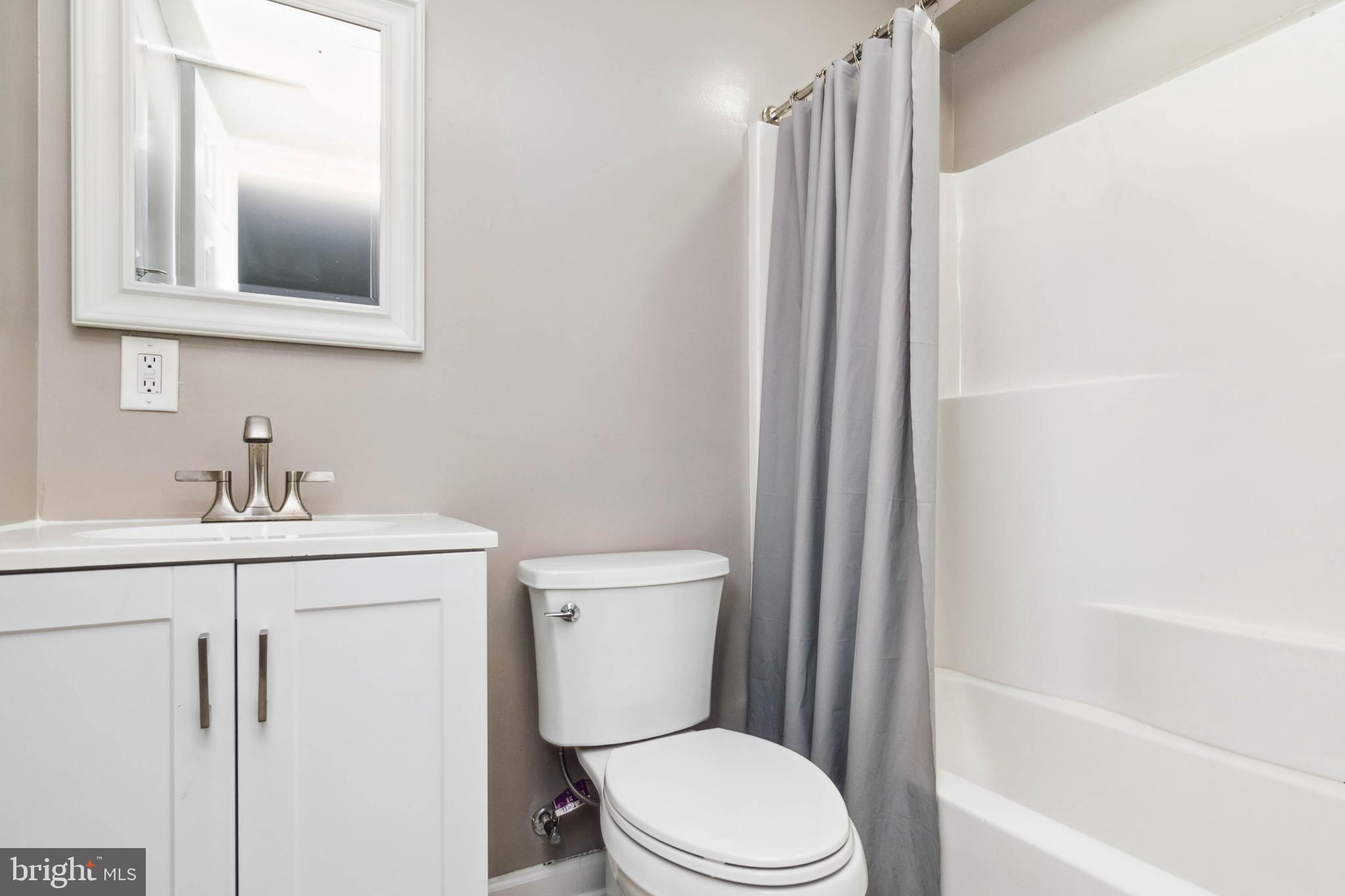 ALBEMARLE SQUARE - Residential