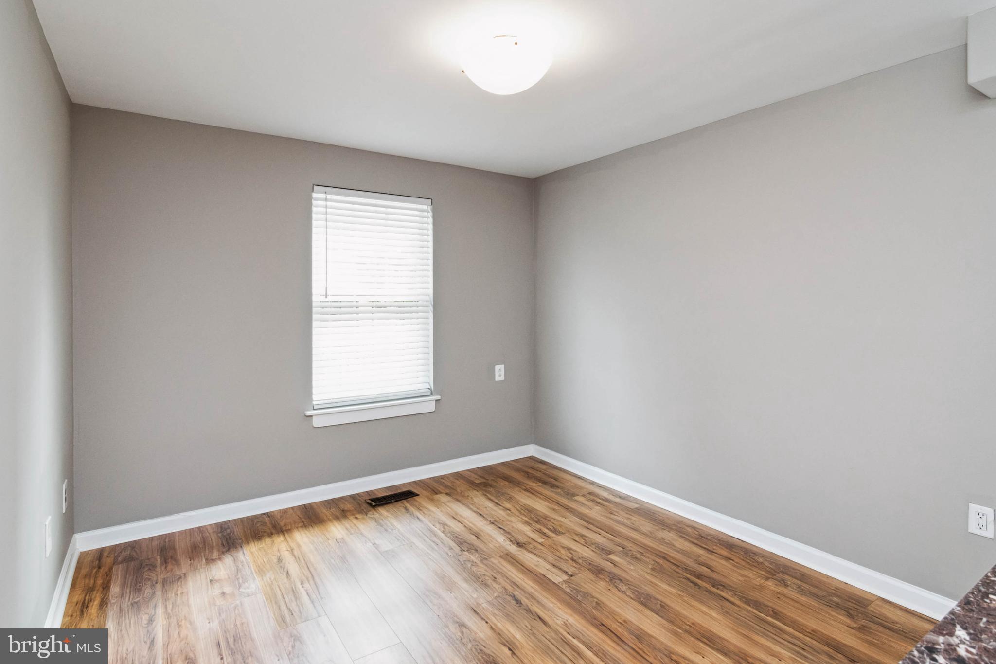 ALBEMARLE SQUARE - Residential