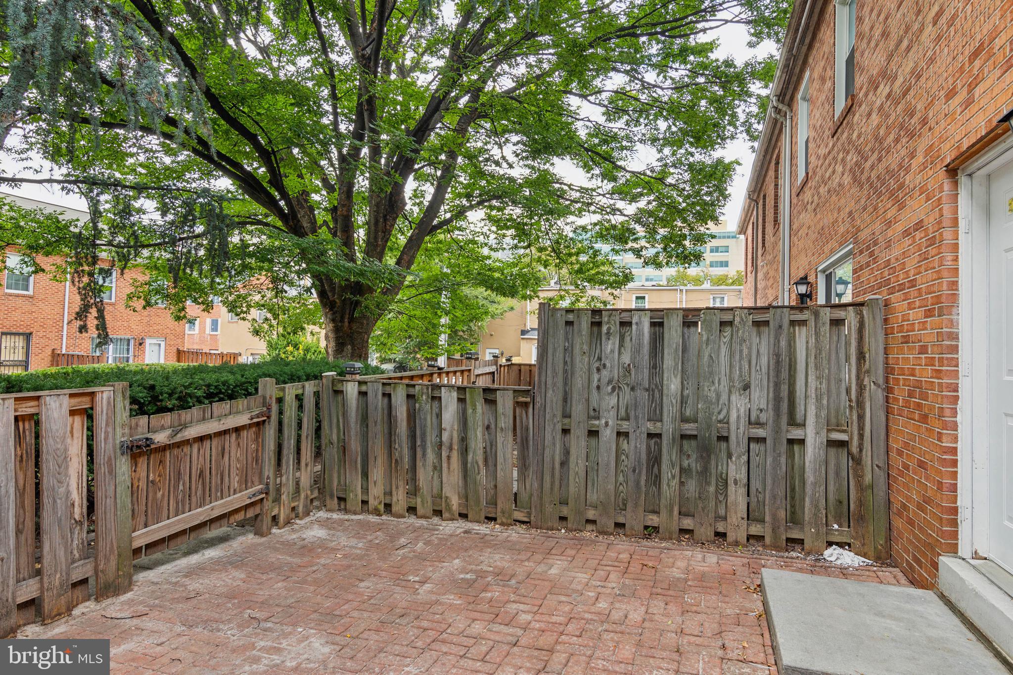 ALBEMARLE SQUARE - Residential