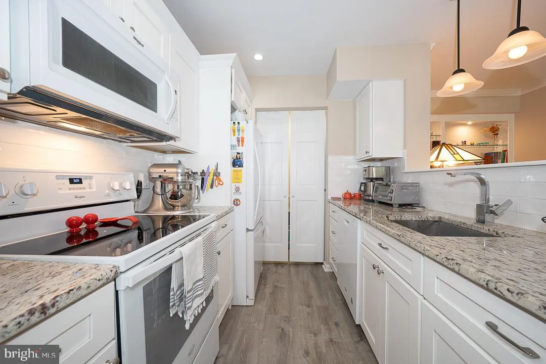 Bryn Mawr, Pennsylvania 19010, United States, 2 Bedrooms Bedrooms, ,2 BathroomsBathrooms,Residential,Pending,200277