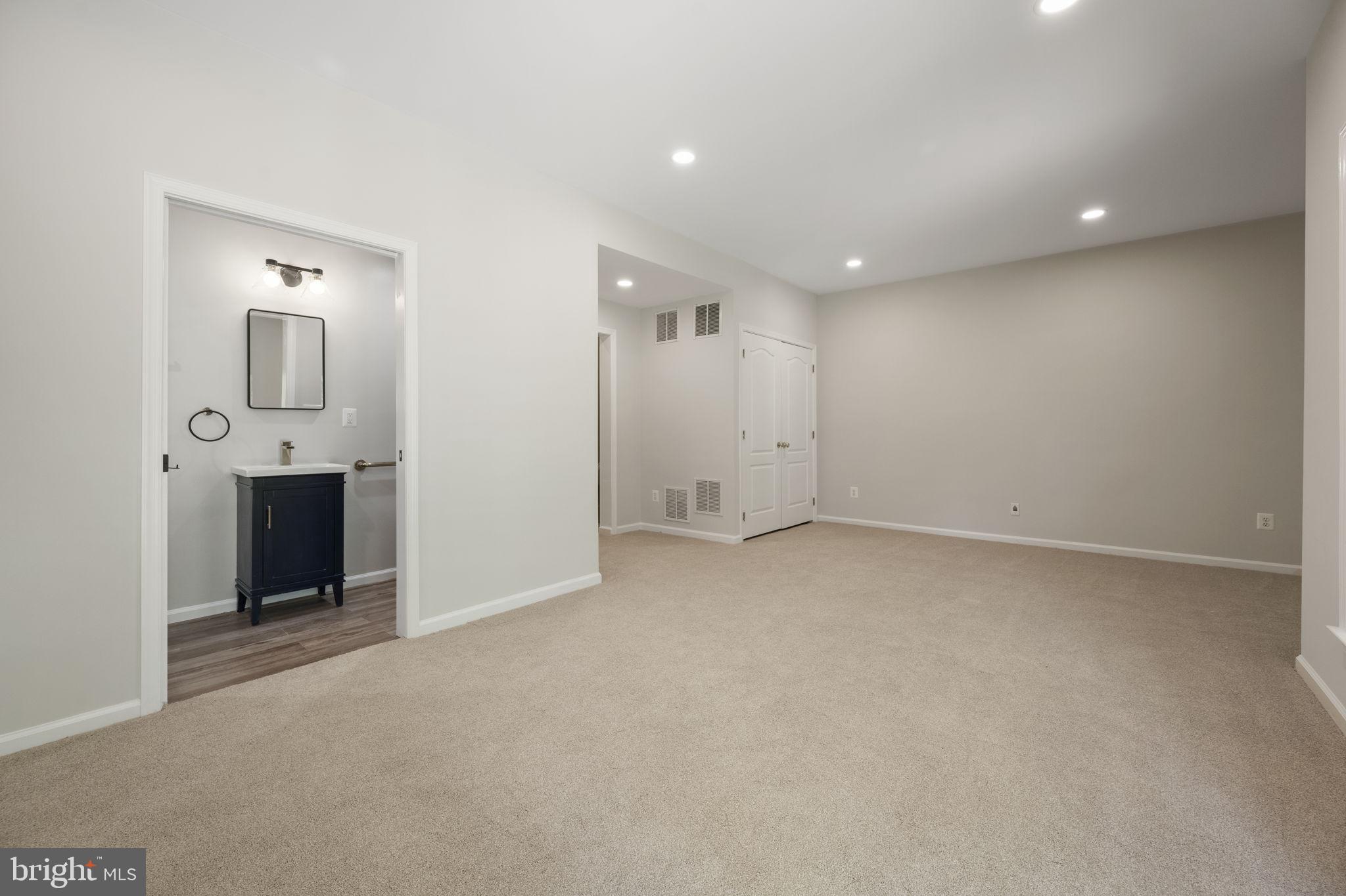 FARMWELL HUNT - Residential