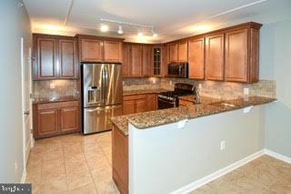VILLAGES AT BROADLANDS CONDO - Residential Lease