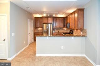 VILLAGES AT BROADLANDS CONDO - Residential Lease