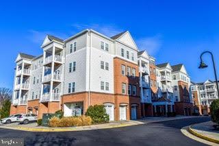 VILLAGES AT BROADLANDS CONDO - Residential Lease