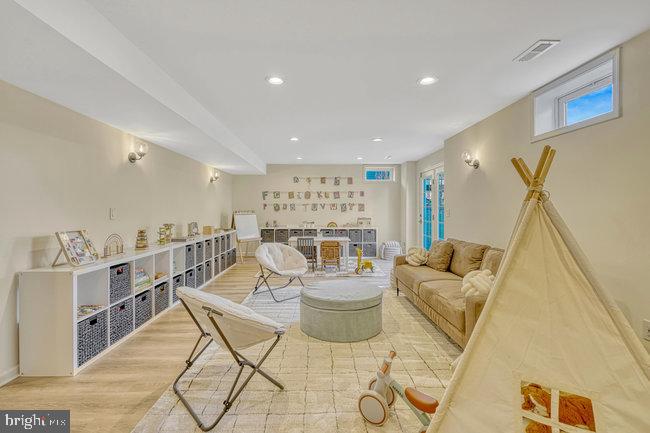 NEW TOWN MEADOWS - Residential