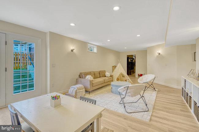 NEW TOWN MEADOWS - Residential