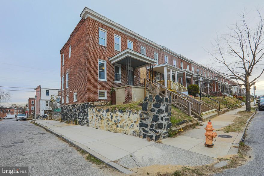 *****  MAJOR  PRICE  DROP  -  VERY  EAGER  SELLER!!!! *****

Welcome Home!!!
You don't want to miss this great opportunity to call this lovely corner home your very own! Newer appliances including a brand new stove, water heater, light fixtures & brand new carpet. 3 nice sized rooms with a fully finished walk out basement that leads you to a nice sized backyard. Schedule a time to view today before it is gone tomorrow!