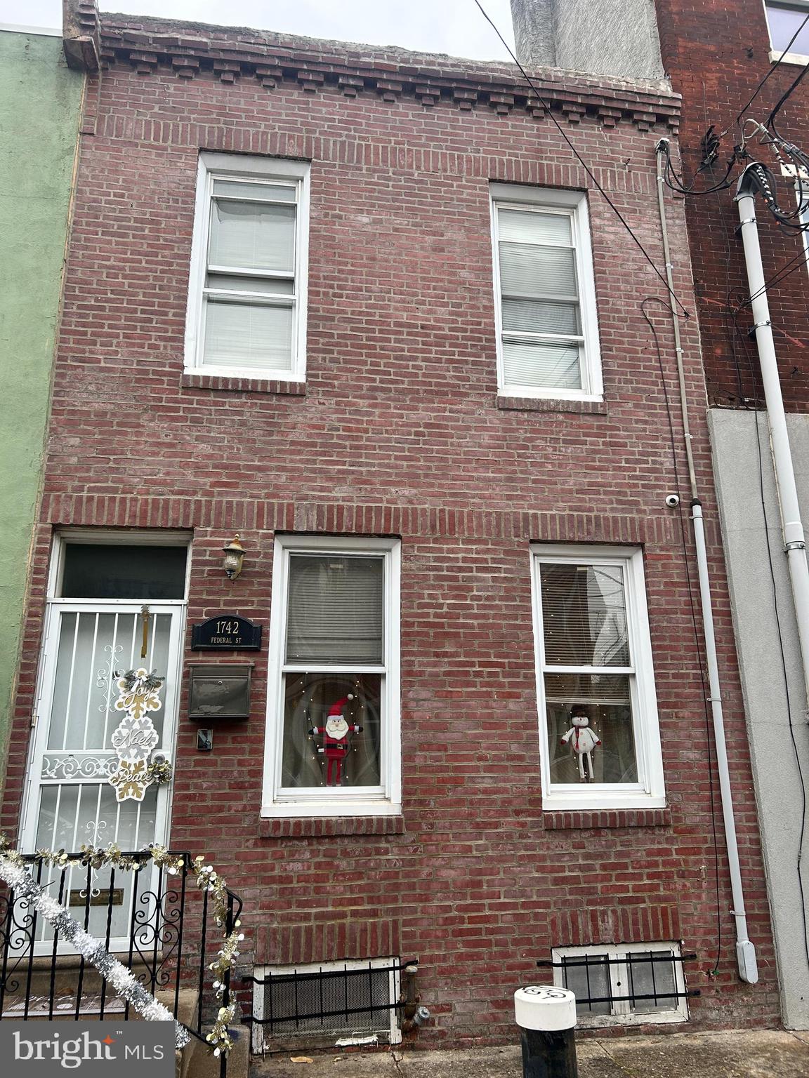 Now available for sale in Point Breeze. 1742 Federal is surrounded by new construction and situated in a very walkable location. Just steps from American Sardine Bar, and just a few blocks from the intersection of Broad & Washington. This property offers a tremendous upside to any savvy buyer.
***No access provided, drive by only.***