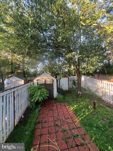 CARNABY SQUARE - Residential Lease