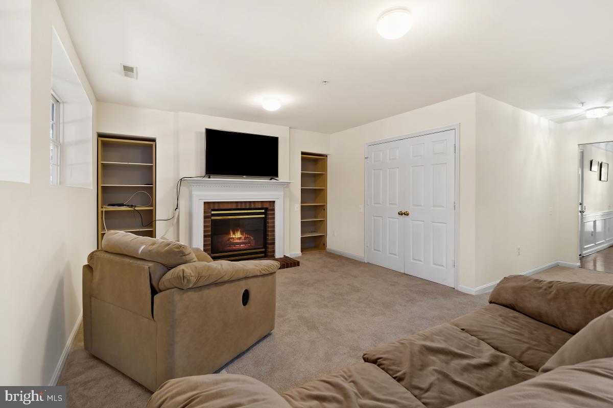 KINGSVIEW VILLAGE - Residential