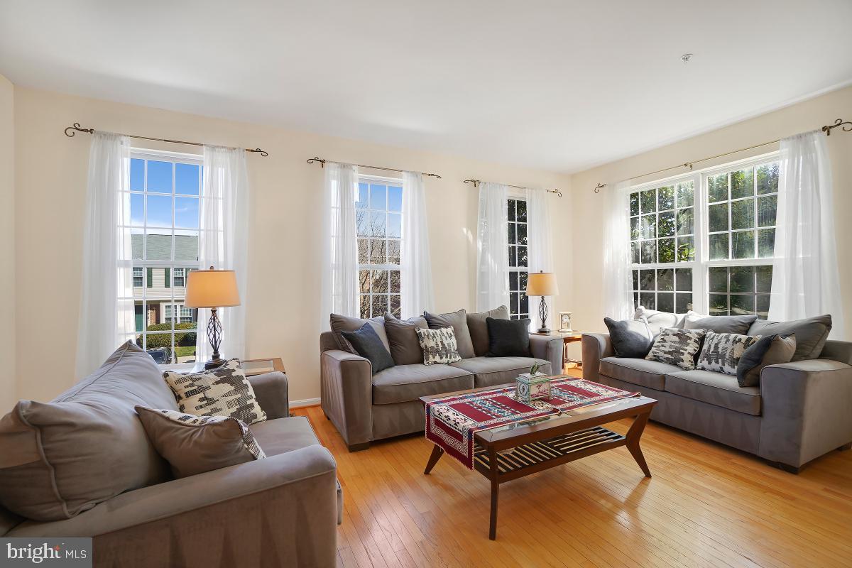 KINGSVIEW VILLAGE - Residential