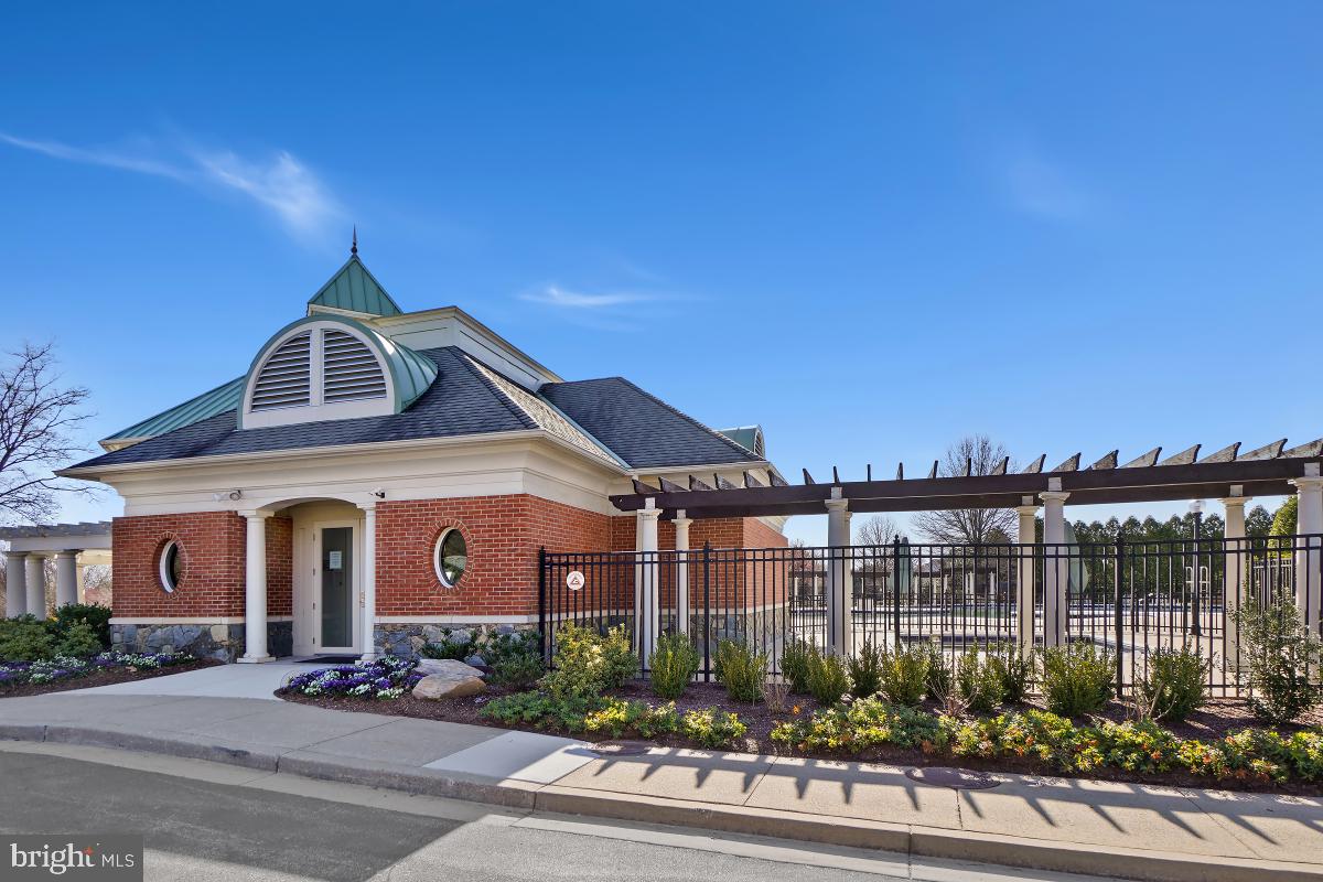 KINGSVIEW VILLAGE - Residential