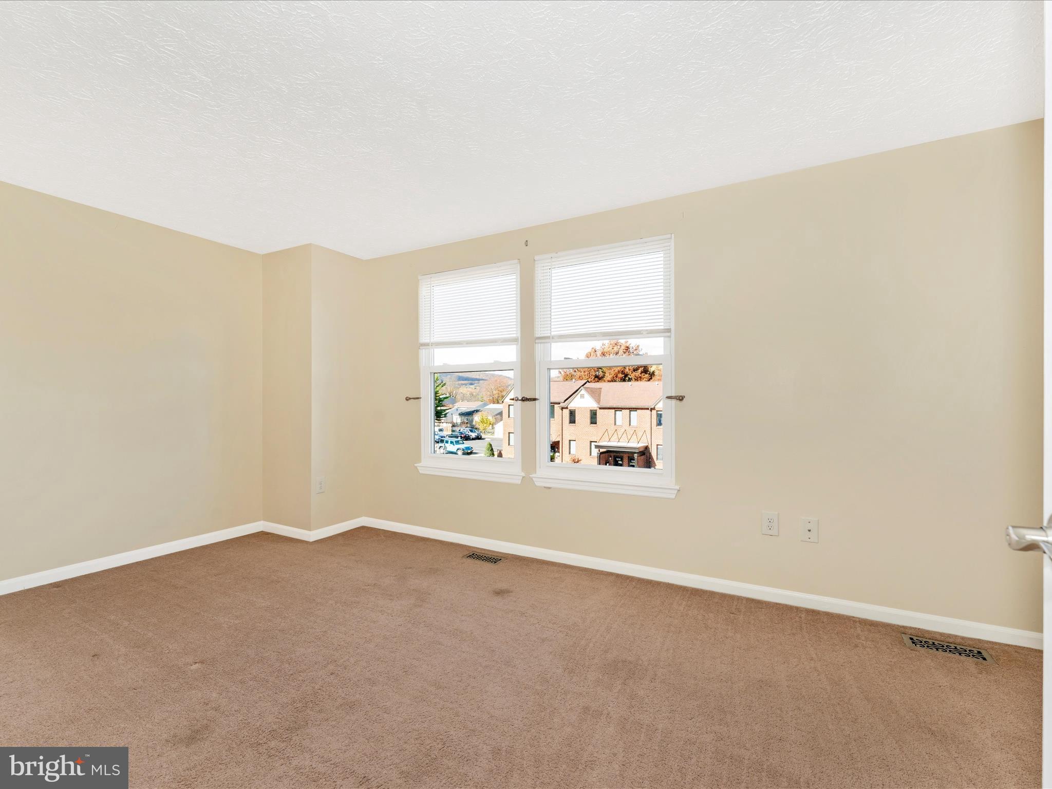 HILLCREST ORCHARDS - Residential