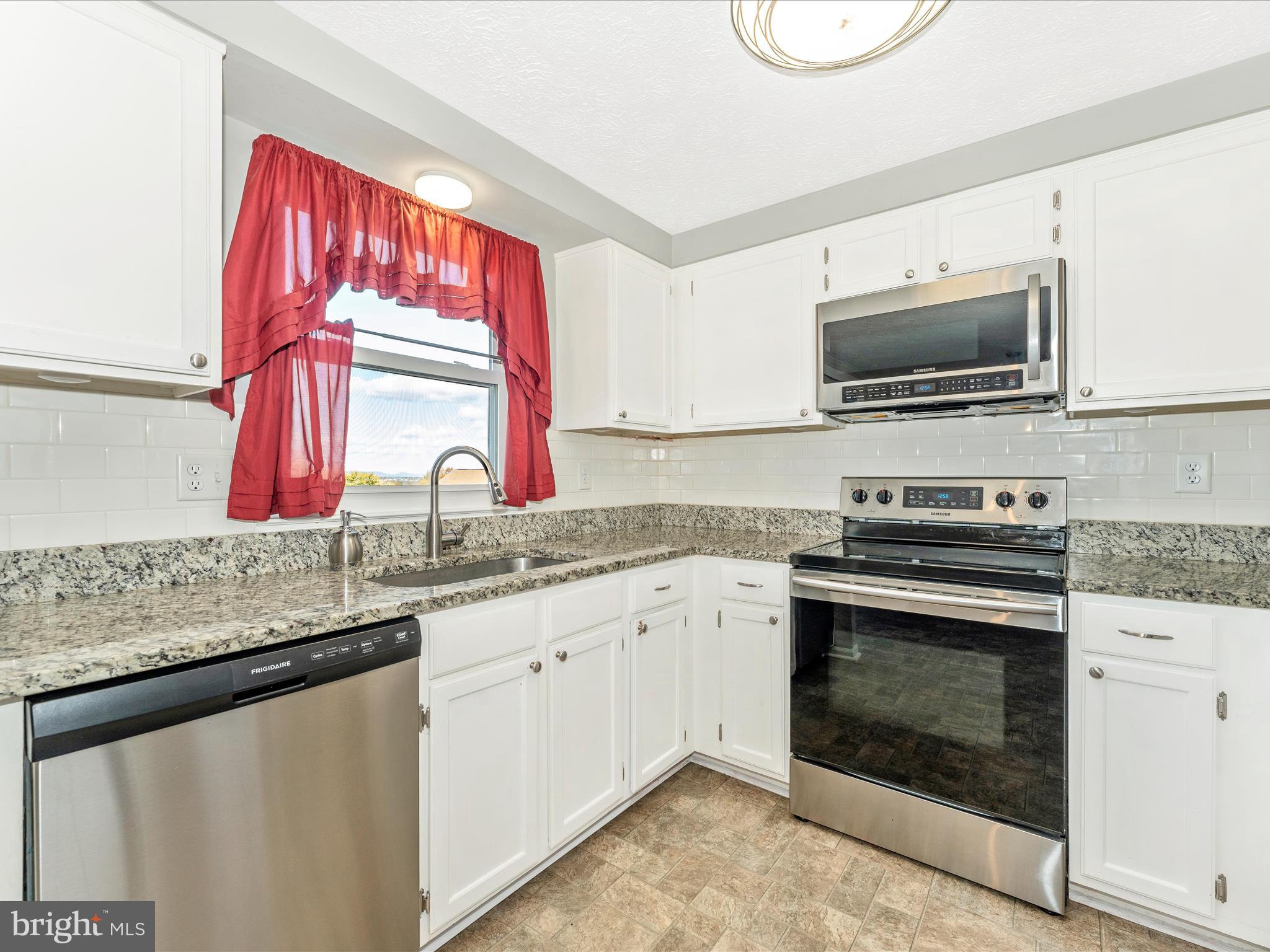 HILLCREST ORCHARDS - Residential