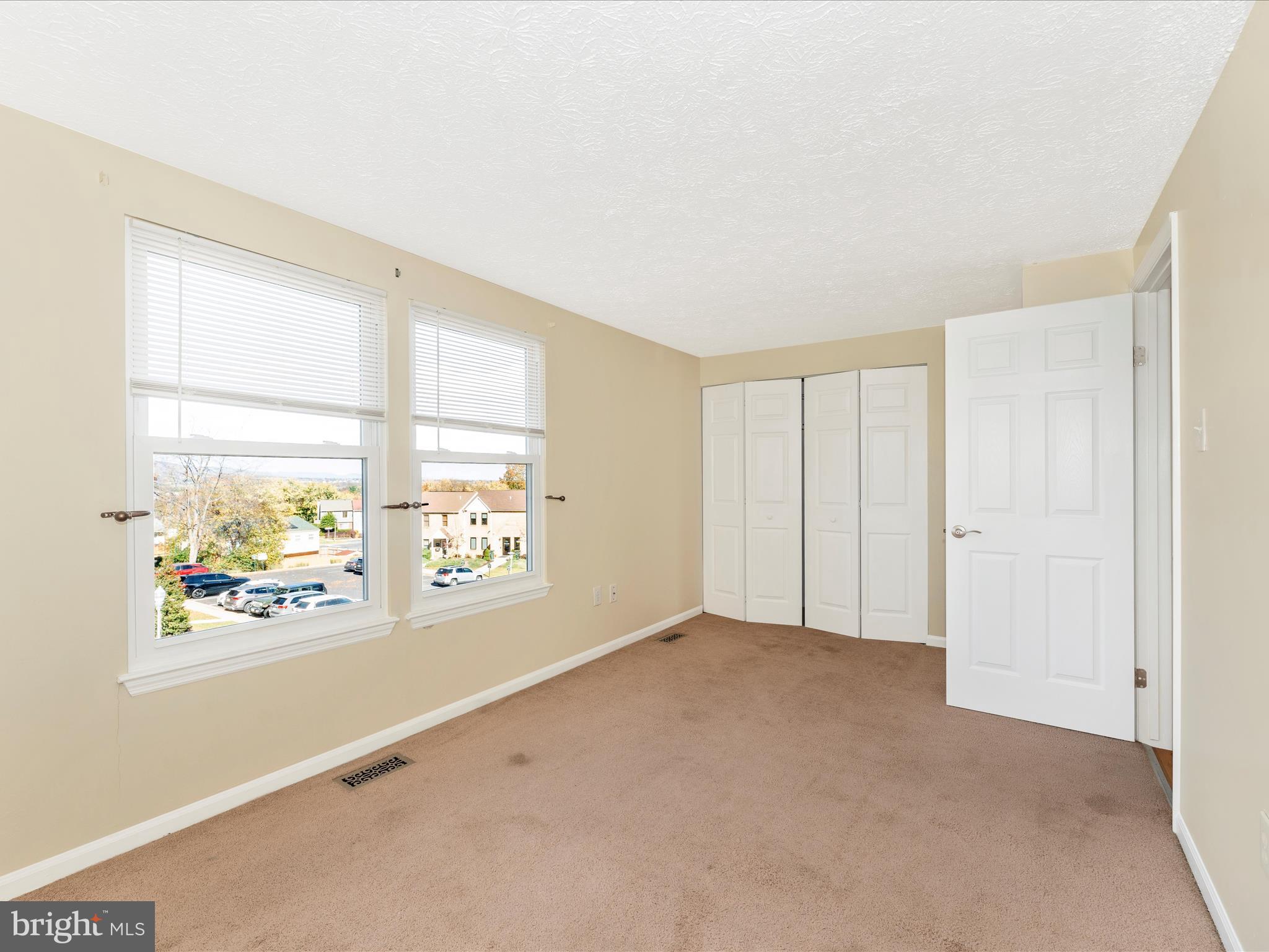 HILLCREST ORCHARDS - Residential