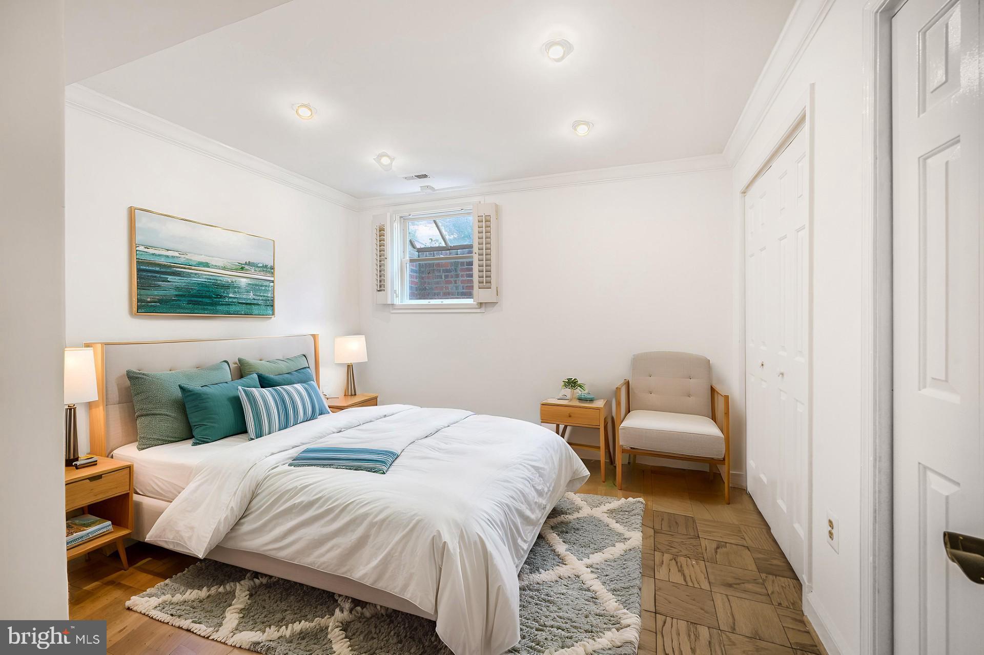 CHEVY CHASE - Residential