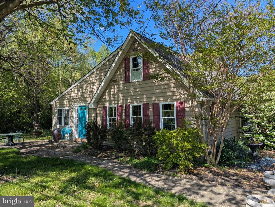 $75,000.00 LIST PRICE SUGGESTED OPENING BID AT AUCTION. ****NO PRE BID****
 AUCTION Friday May 22nd, 2026 @ 11:00 AM ON PREMISES. Broker/agent registration form is available upon request and must be in the hands of Jay Edwards Auctioneers 48 hours prior to the auction.


Enter from front entrance to formal living room w/ brick fireplace. Primary Bedroom w/ primary bath which includes a double vanity & a jacuzzi style tub/shower. Utility room w/ washer, dryer, & exit to rear yard. Landing area & front office or small bedroom. 2nd full bath. Formal dining room. Eat-in country kitchen w/ dual sink & stainless-steel refrigerator. Upstairs has bedrooms #2 & 3 w/ closets. Lower level is a dugout basement/ crawlspace. Central air. Heat pump. Private well & septic. Updated roof. Updated heating & air. Other features include a stamped concrete patio, 9’ x 36’ storage trailer, Gazebo, & chicken coop.