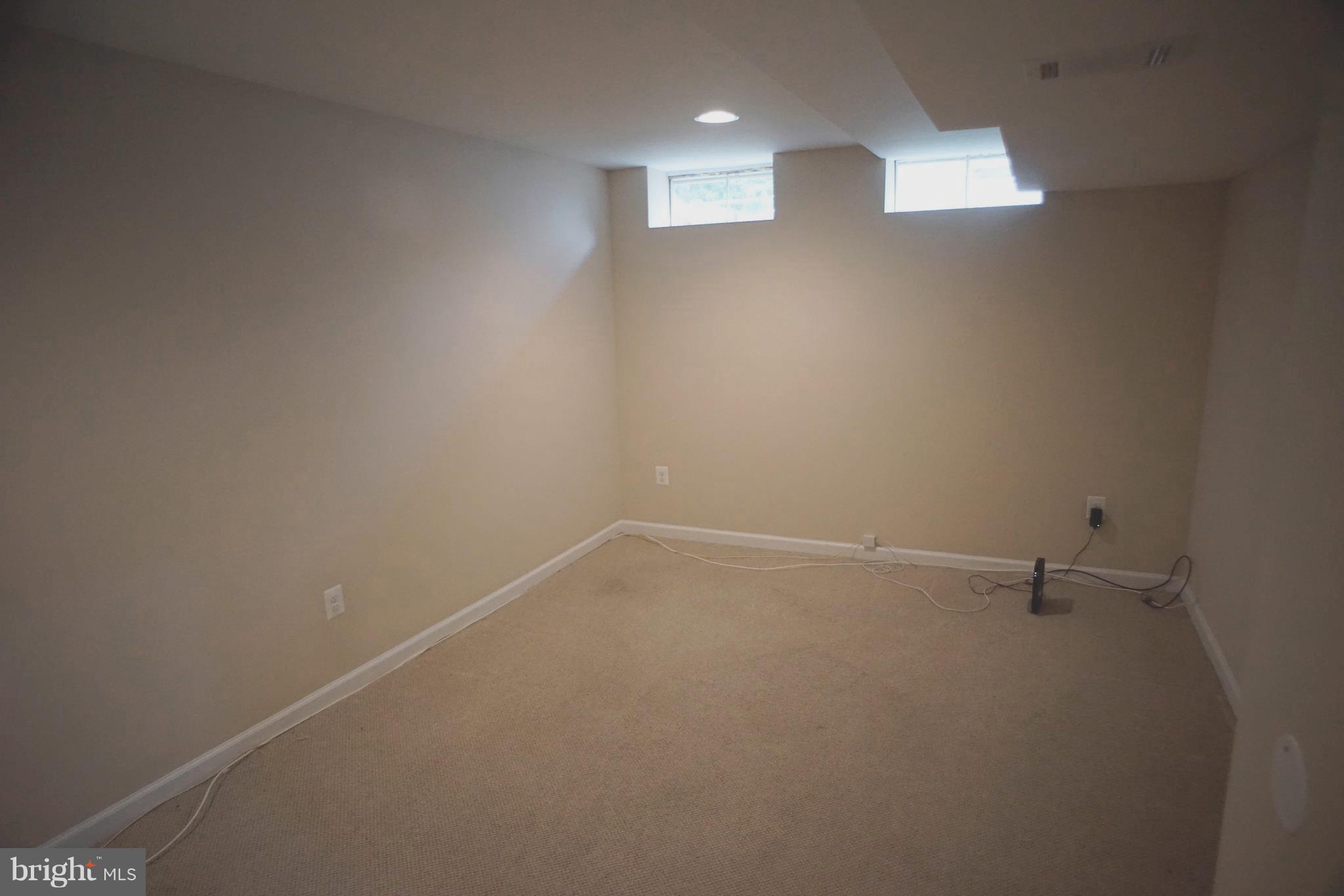 MILL CREEK TOWNE - Residential Lease