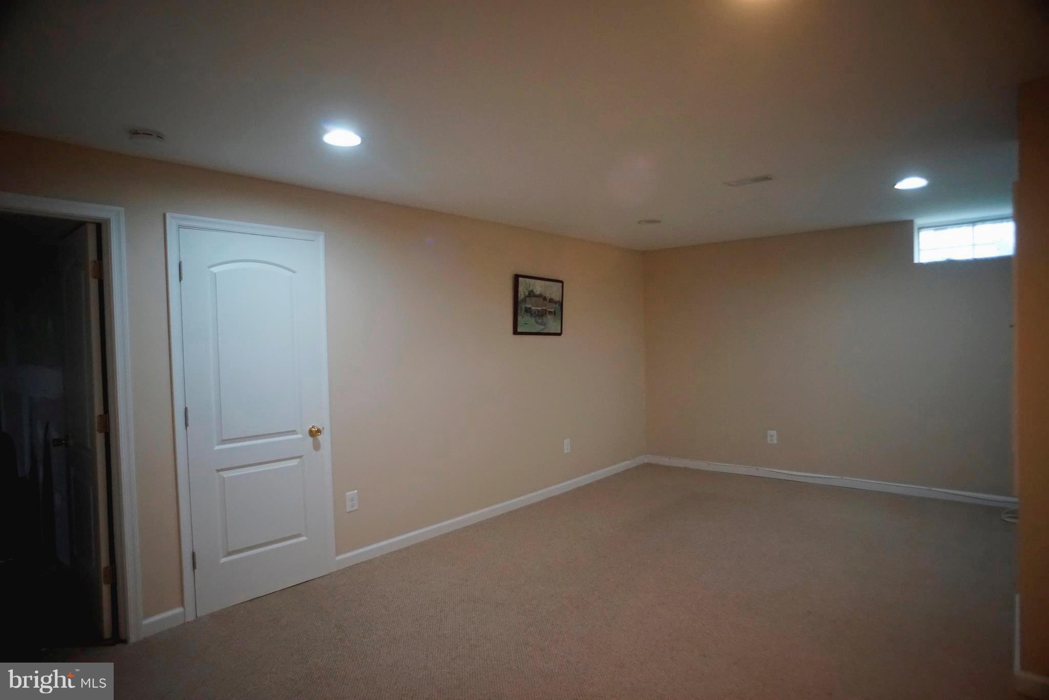 MILL CREEK TOWNE - Residential Lease