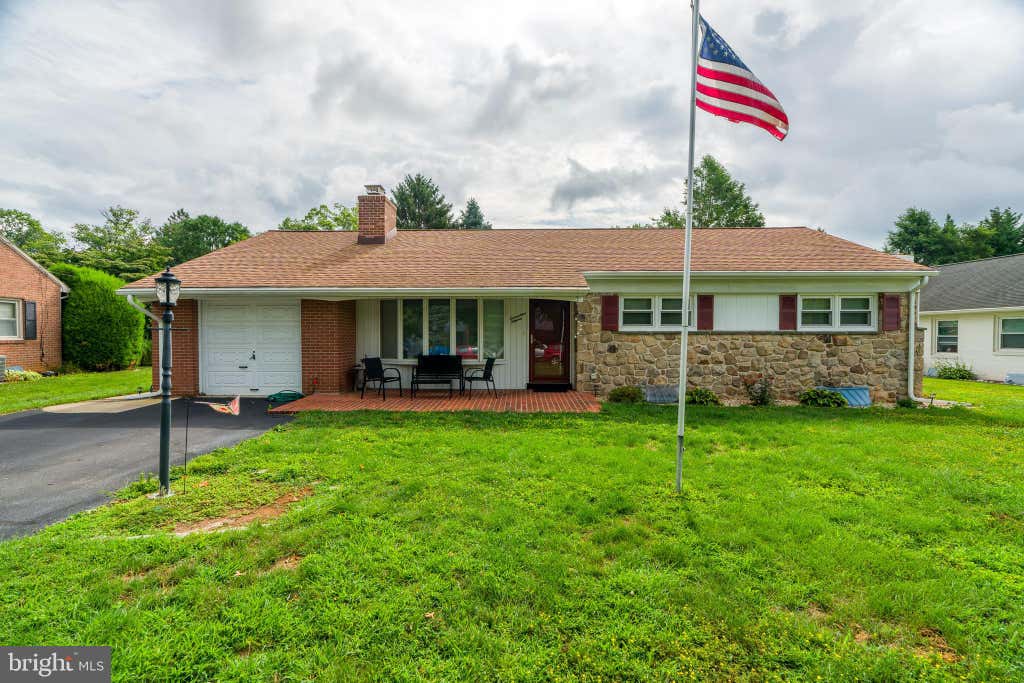Photo of 1711 Billview Drive, LANCASTER, PA 17601 (MLS # PALA2093010)