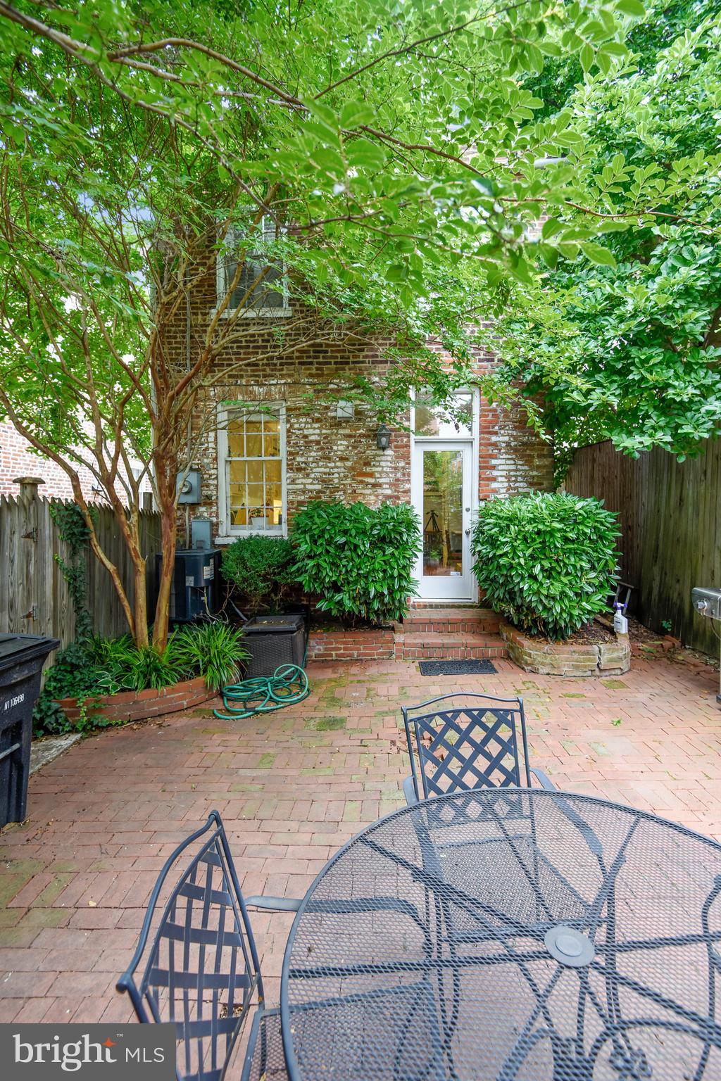 OLD TOWN ALEXANDRIA - Residential