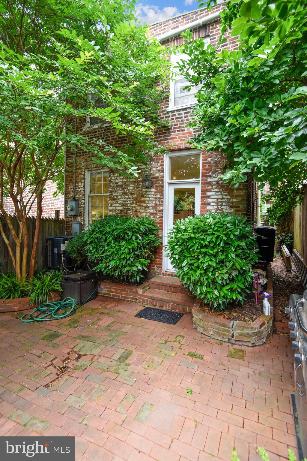 OLD TOWN ALEXANDRIA - Residential