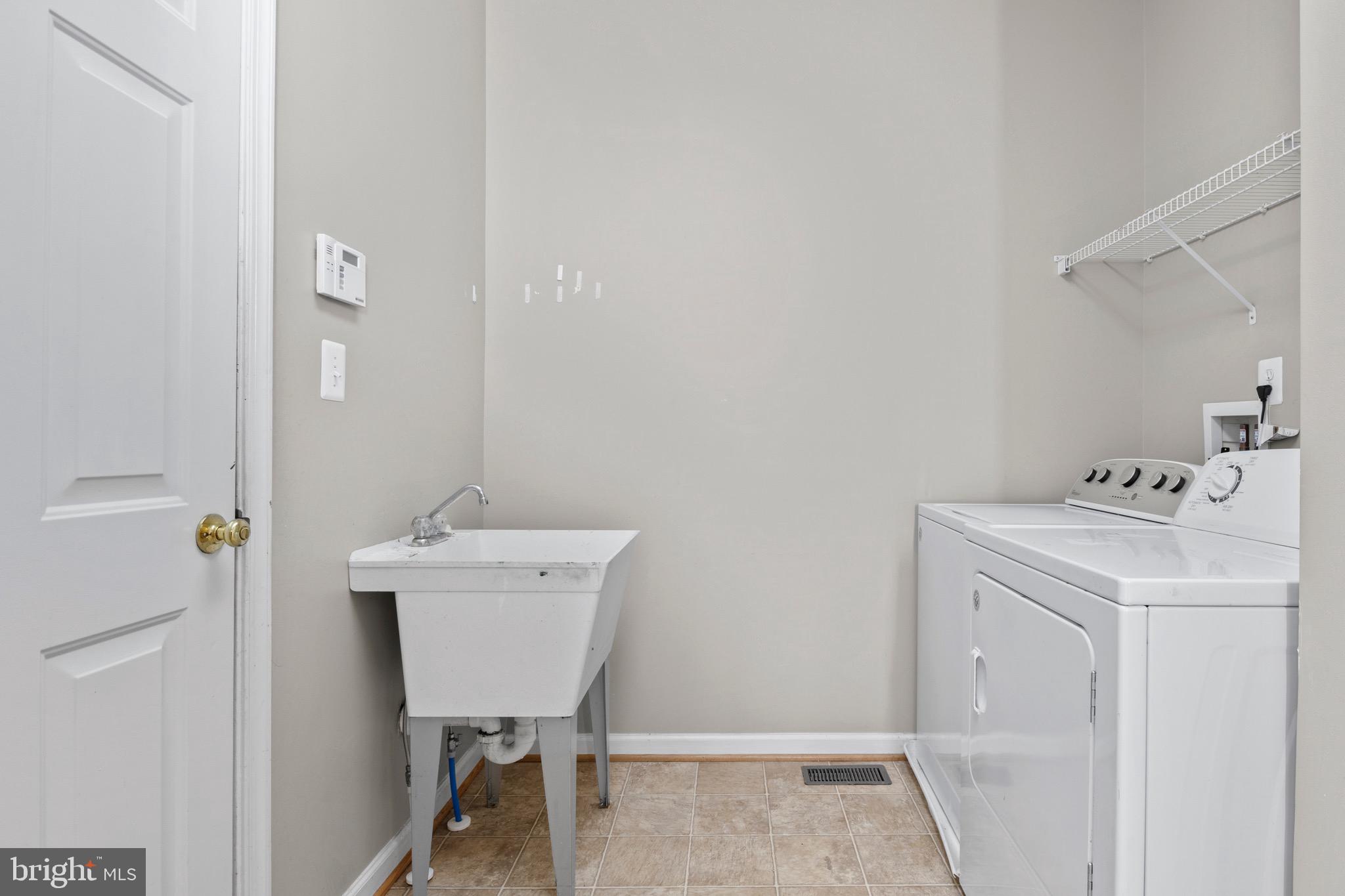 SUFFIELD MEADOWS - Residential