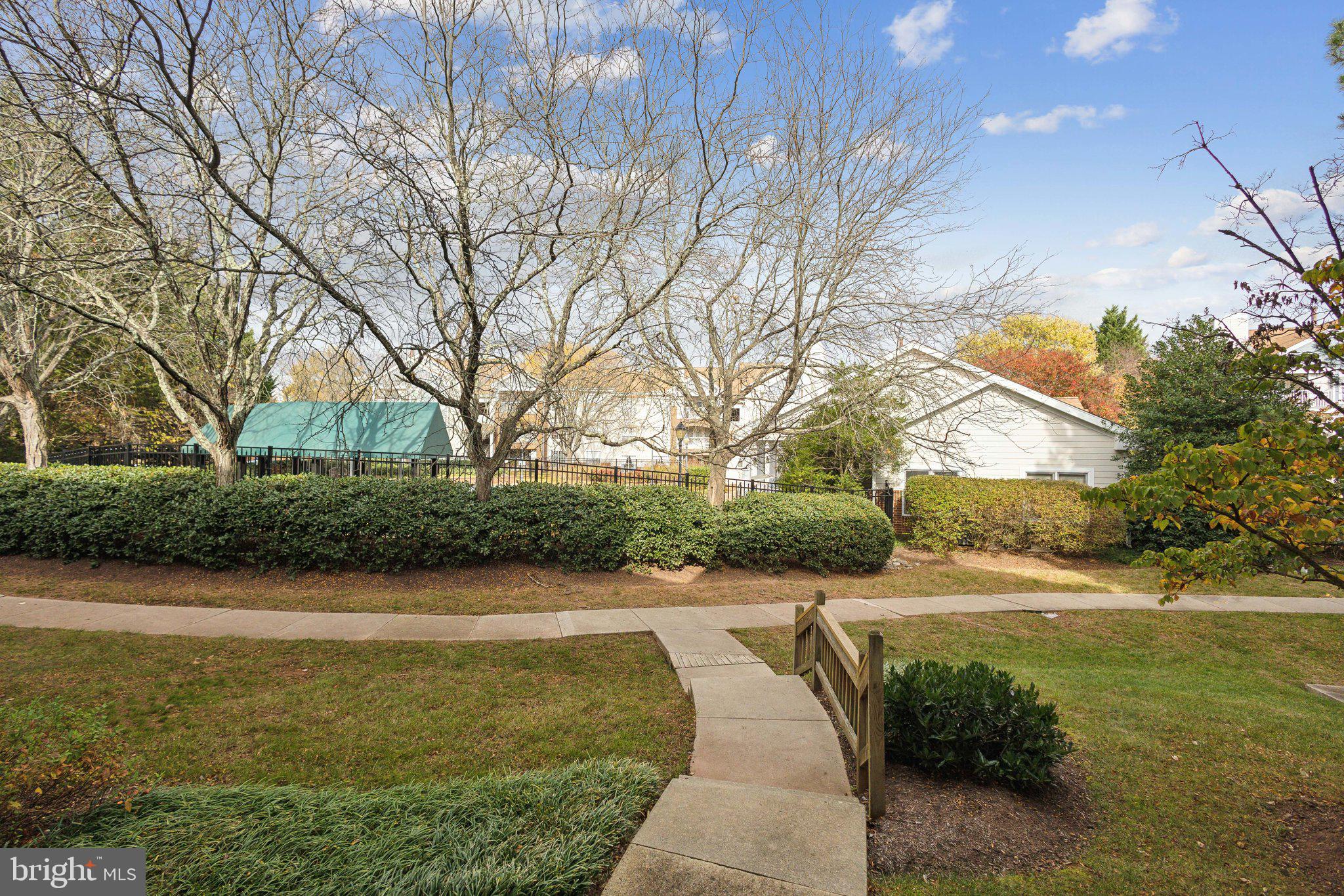 ASHBURN FARM - Residential