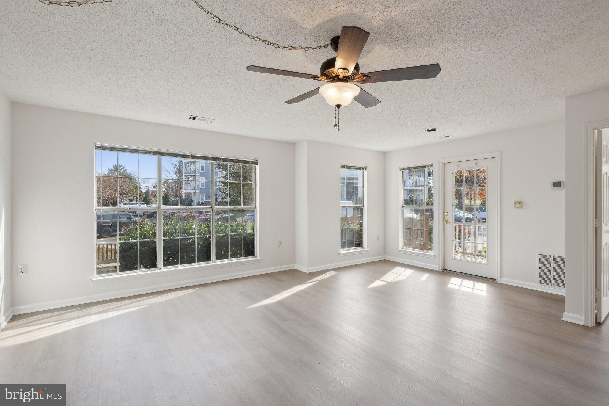 ASHBURN FARM - Residential