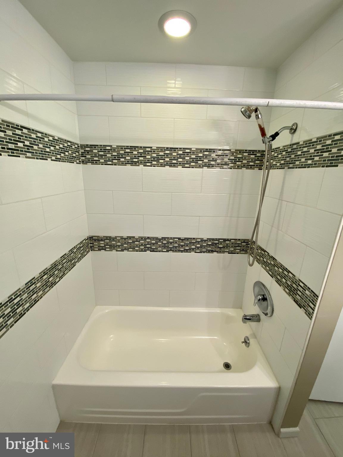 RIVA COMMONS - Residential Lease