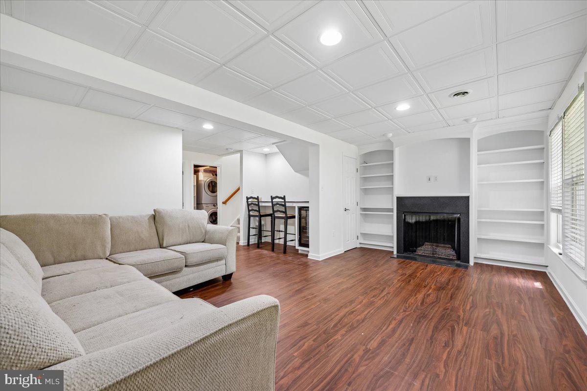 BALLENGER CREEK - Residential