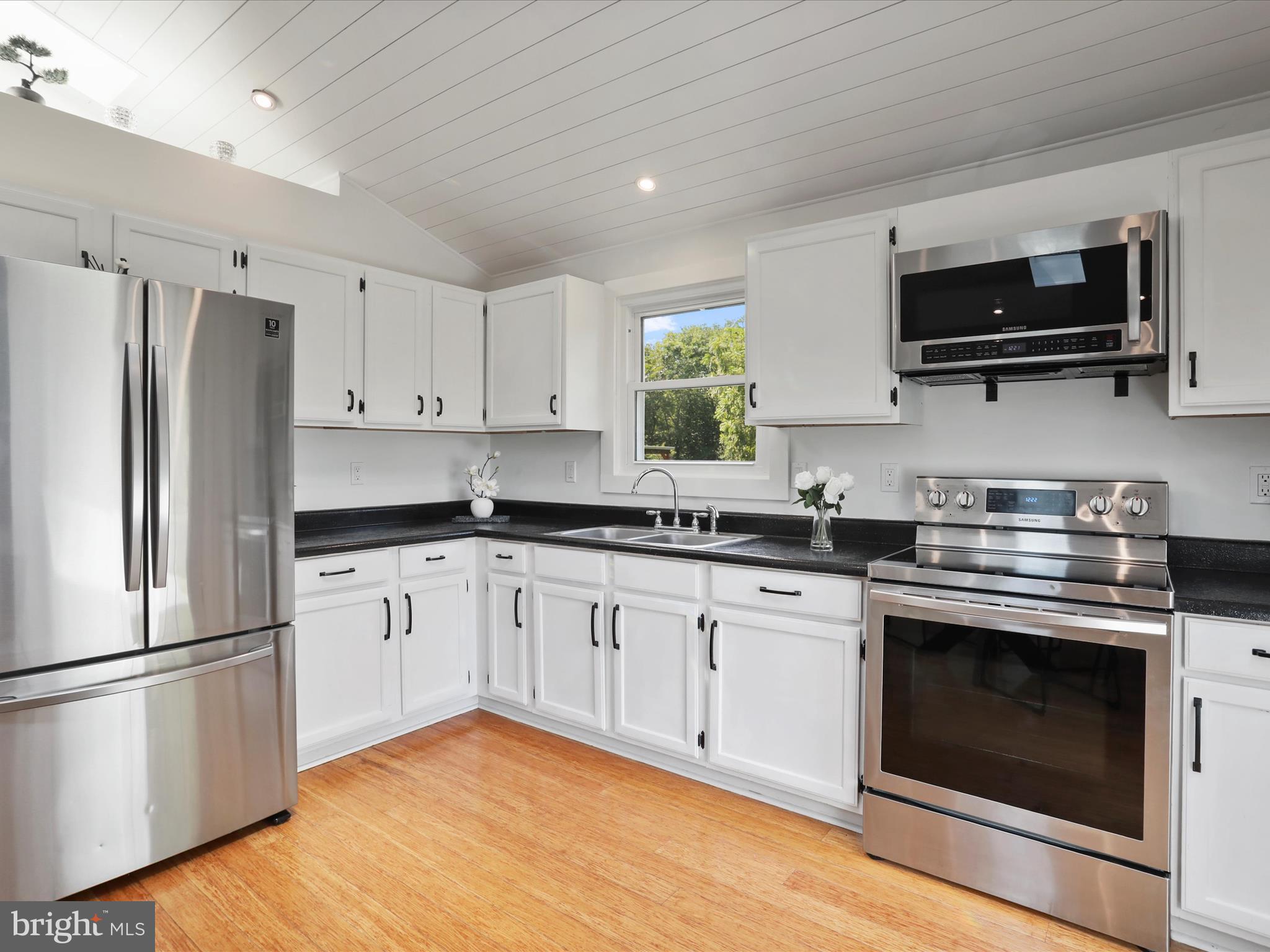 HIDDEN RIVER FARM - Residential