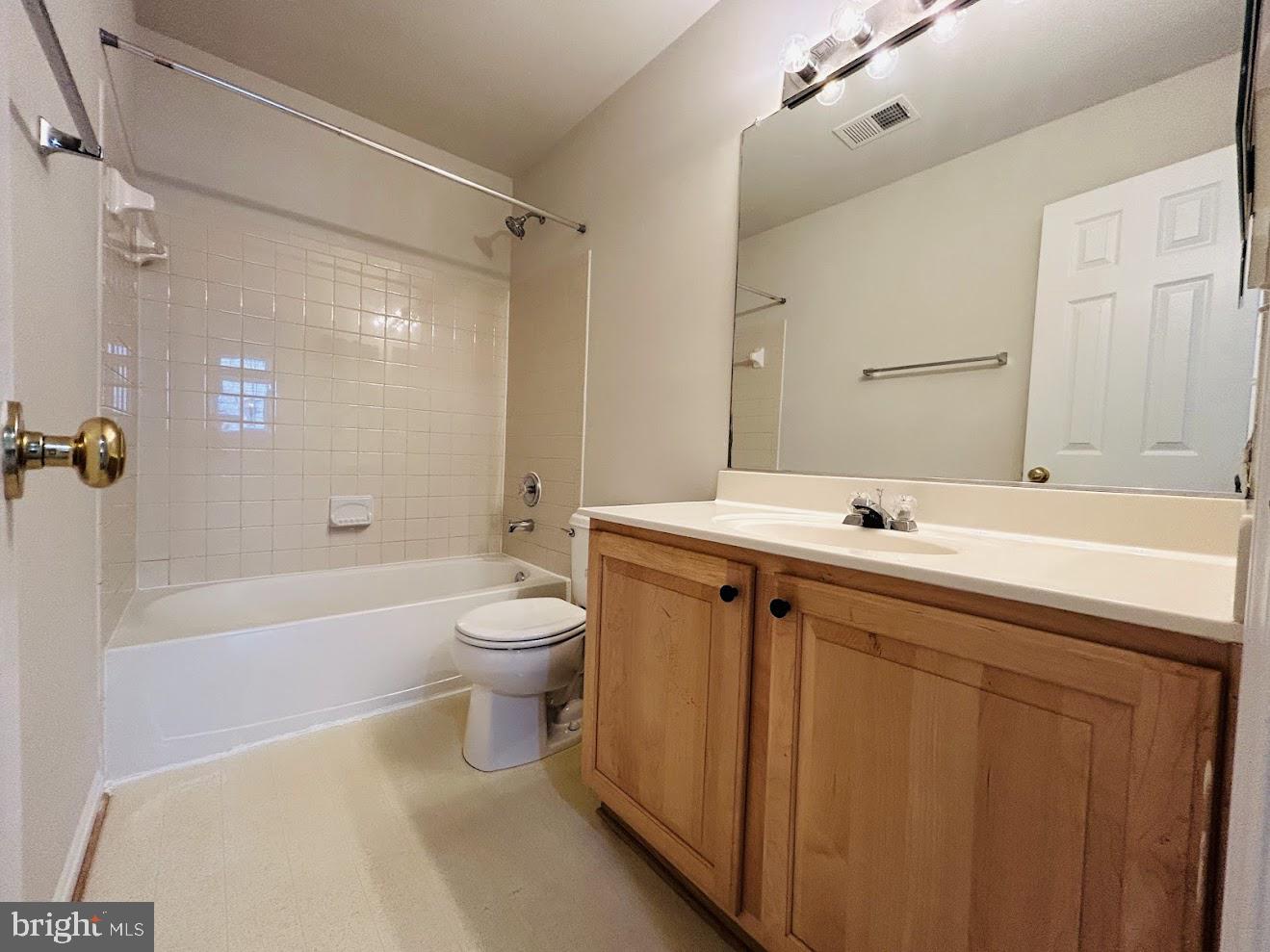 INDEPENDENCE/UNIV VLG - Residential Lease