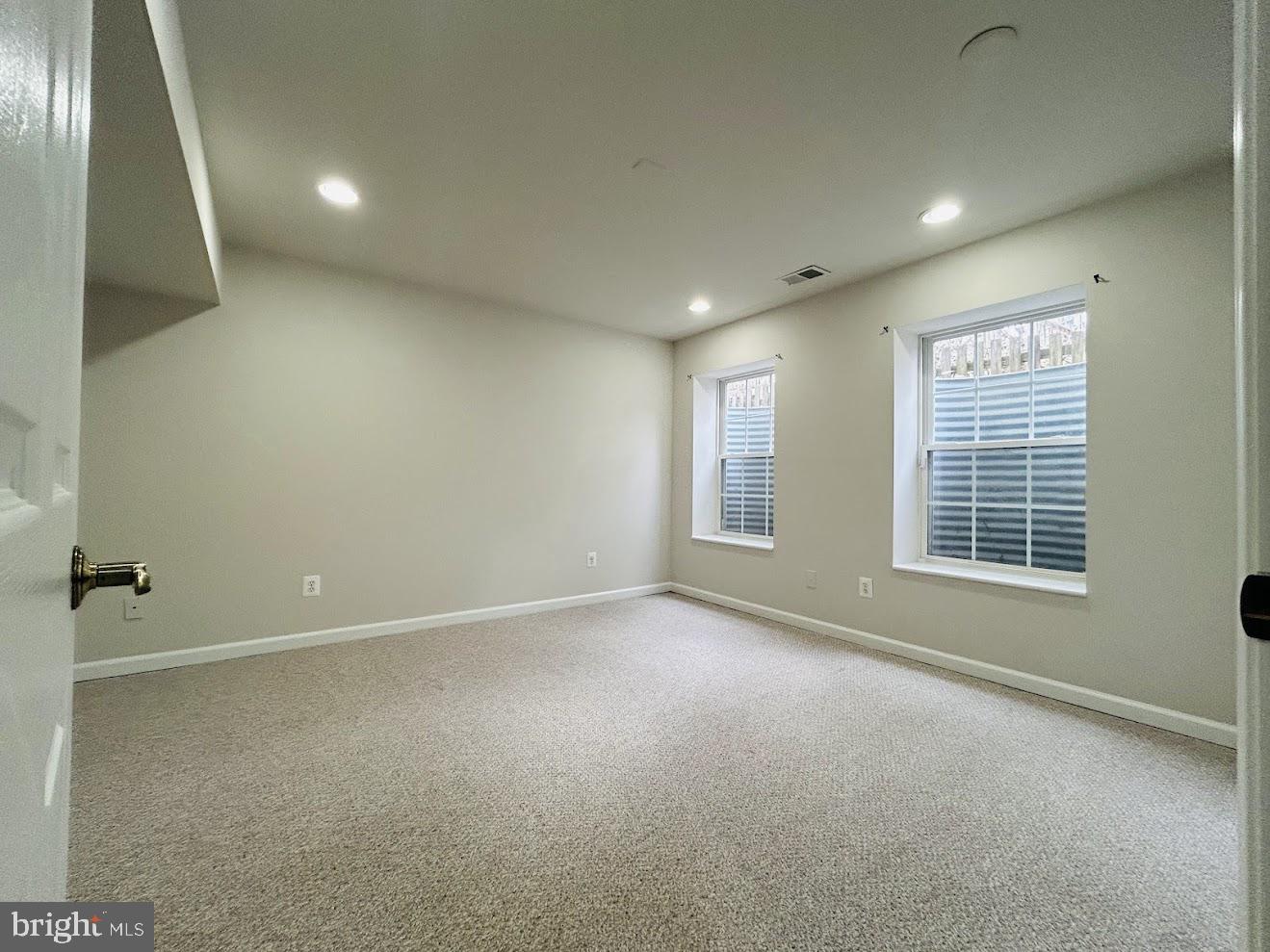 INDEPENDENCE/UNIV VLG - Residential Lease