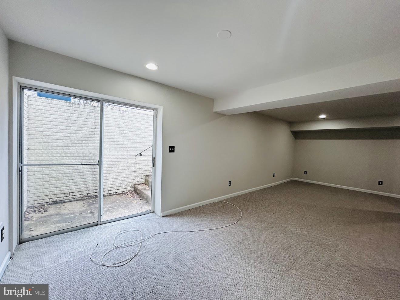 INDEPENDENCE/UNIV VLG - Residential Lease