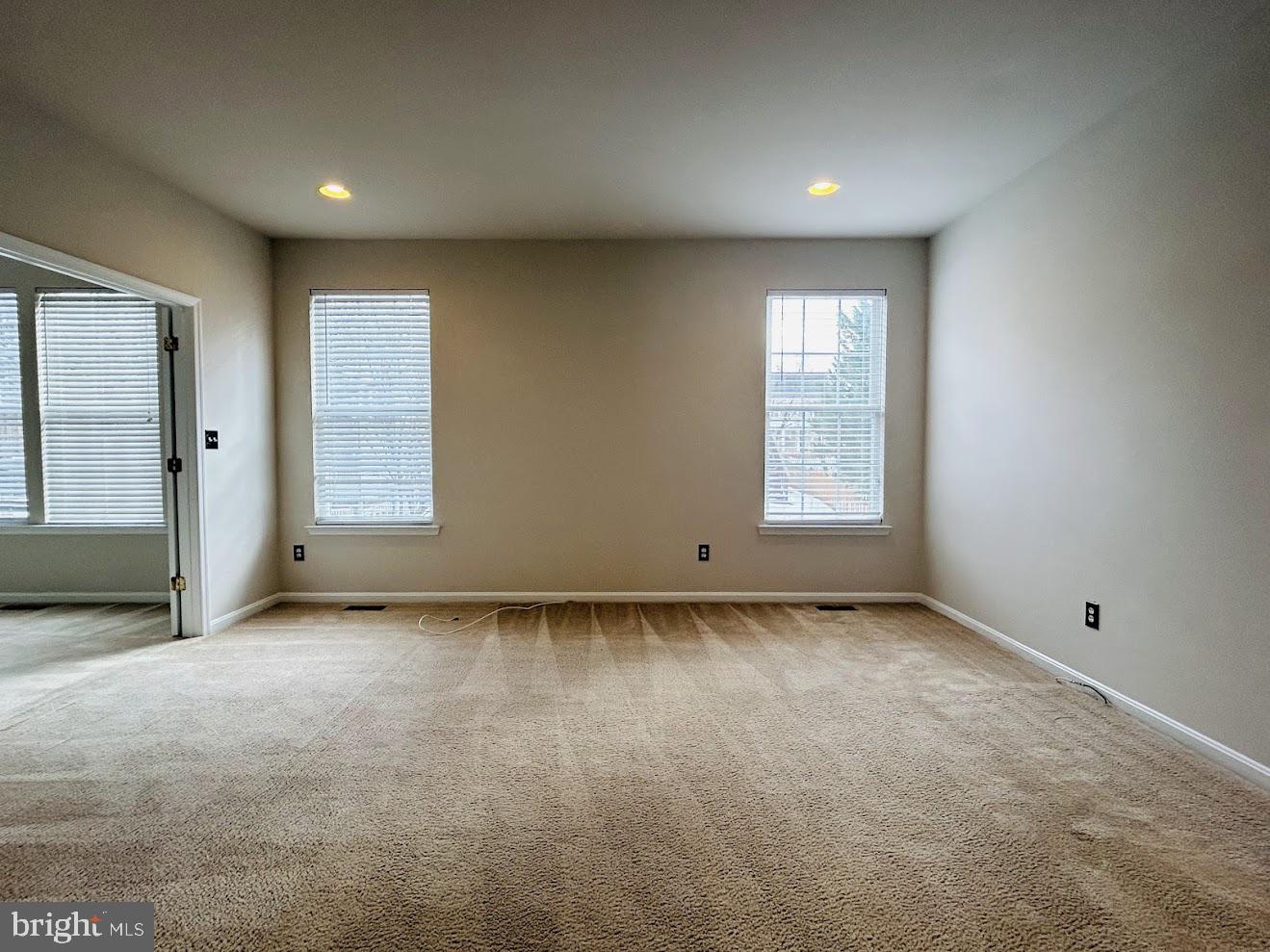 INDEPENDENCE/UNIV VLG - Residential Lease