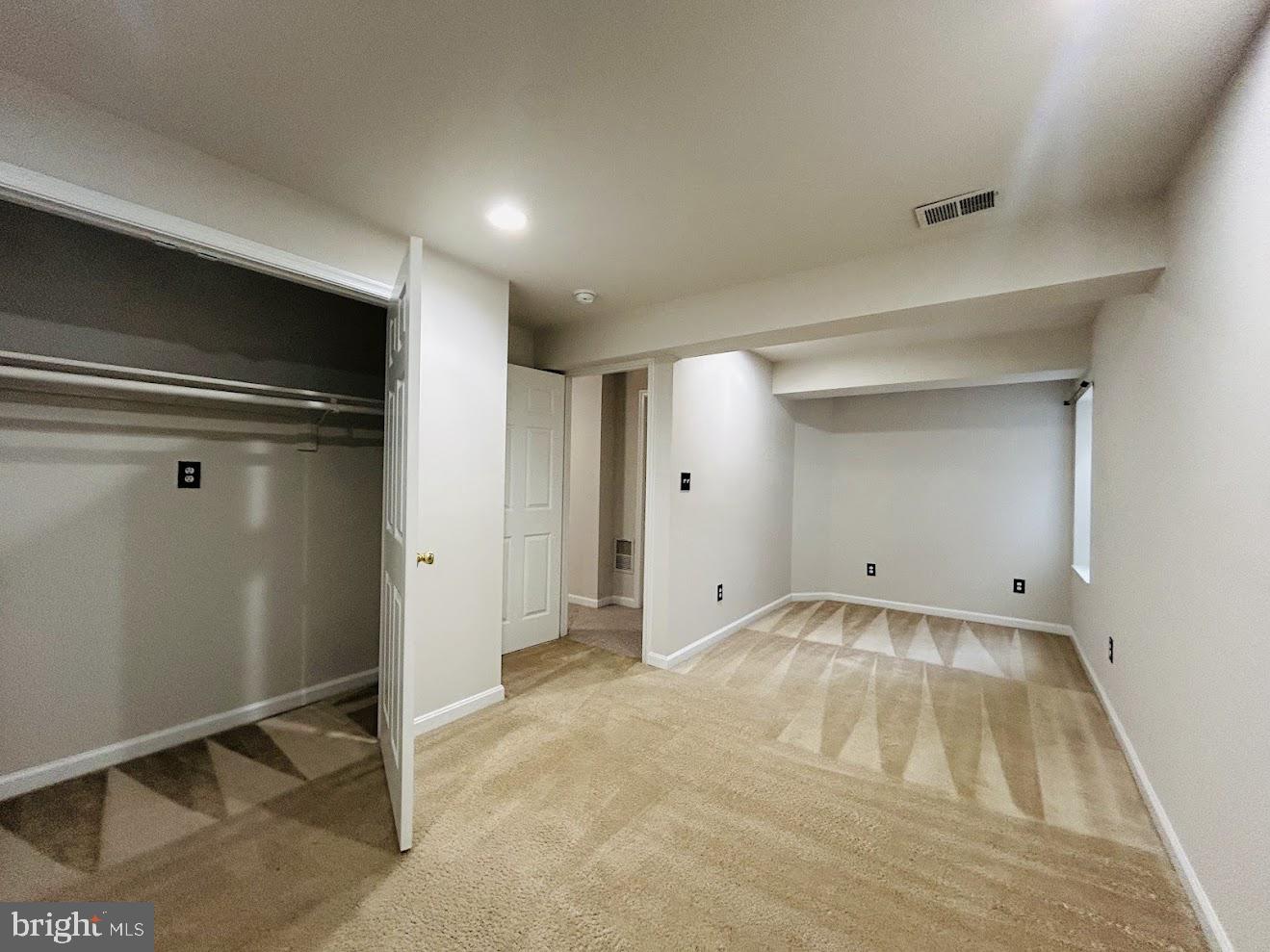 INDEPENDENCE/UNIV VLG - Residential Lease