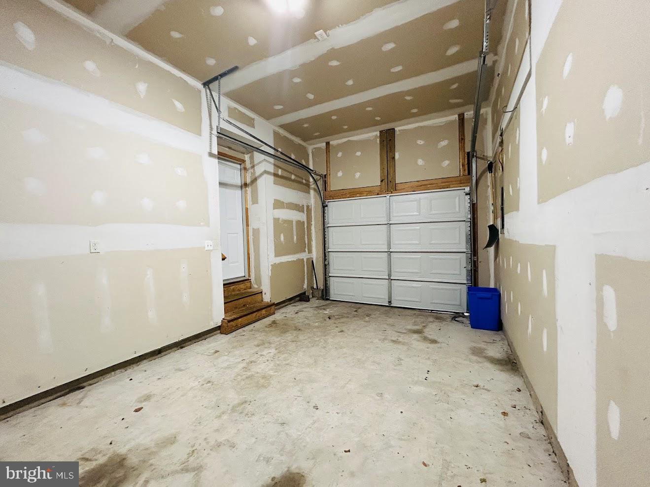 INDEPENDENCE/UNIV VLG - Residential Lease