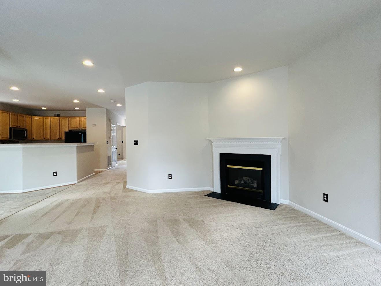 INDEPENDENCE/UNIV VLG - Residential Lease