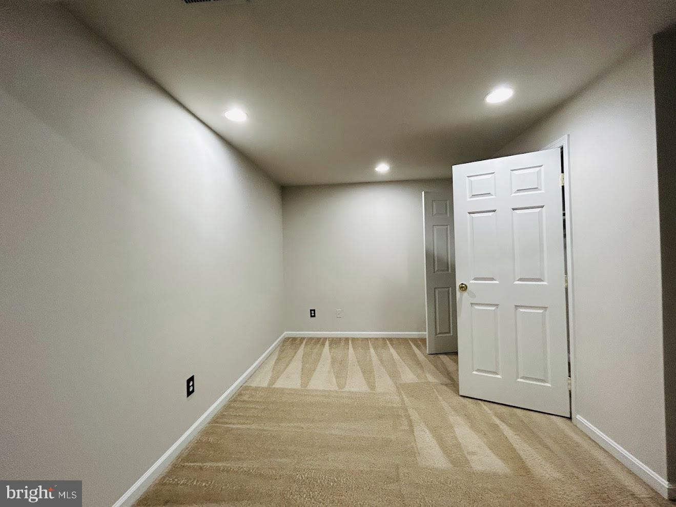 INDEPENDENCE/UNIV VLG - Residential Lease