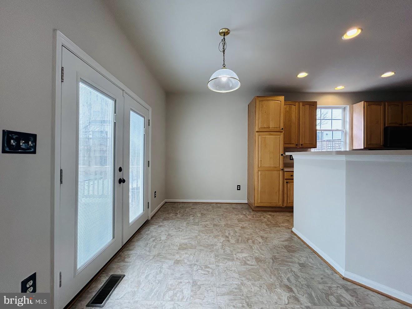 INDEPENDENCE/UNIV VLG - Residential Lease