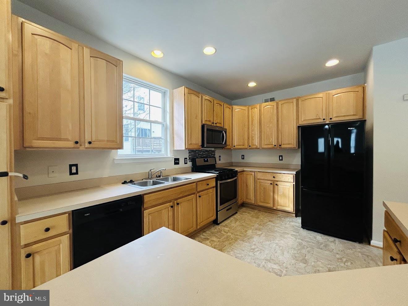 INDEPENDENCE/UNIV VLG - Residential Lease