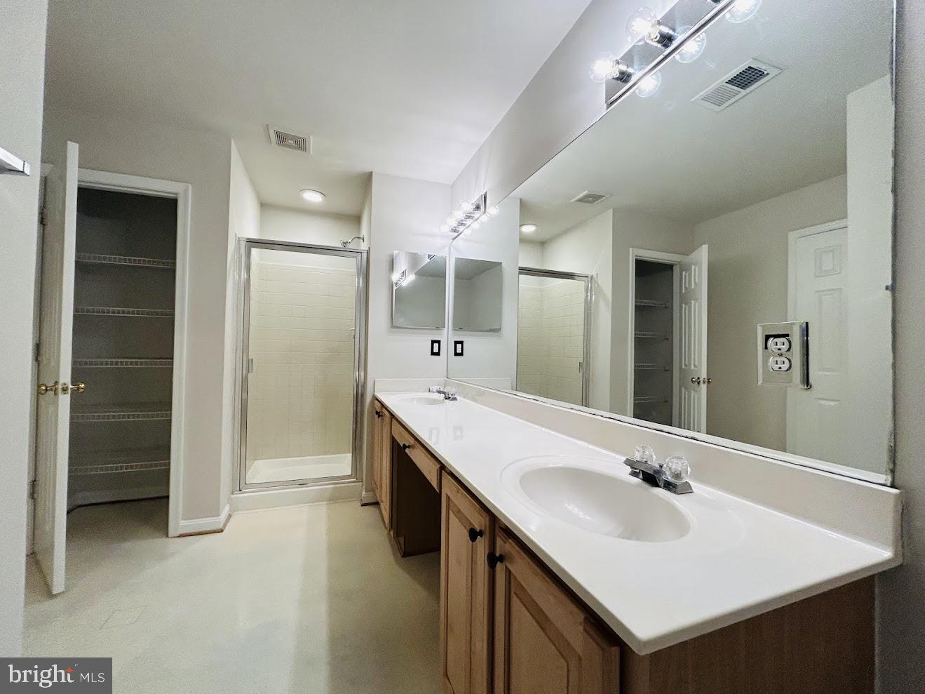 INDEPENDENCE/UNIV VLG - Residential Lease