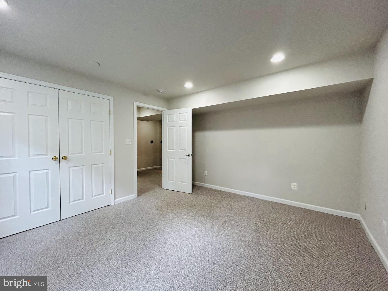 INDEPENDENCE/UNIV VLG - Residential Lease