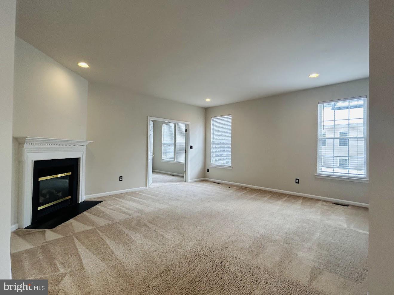 INDEPENDENCE/UNIV VLG - Residential Lease