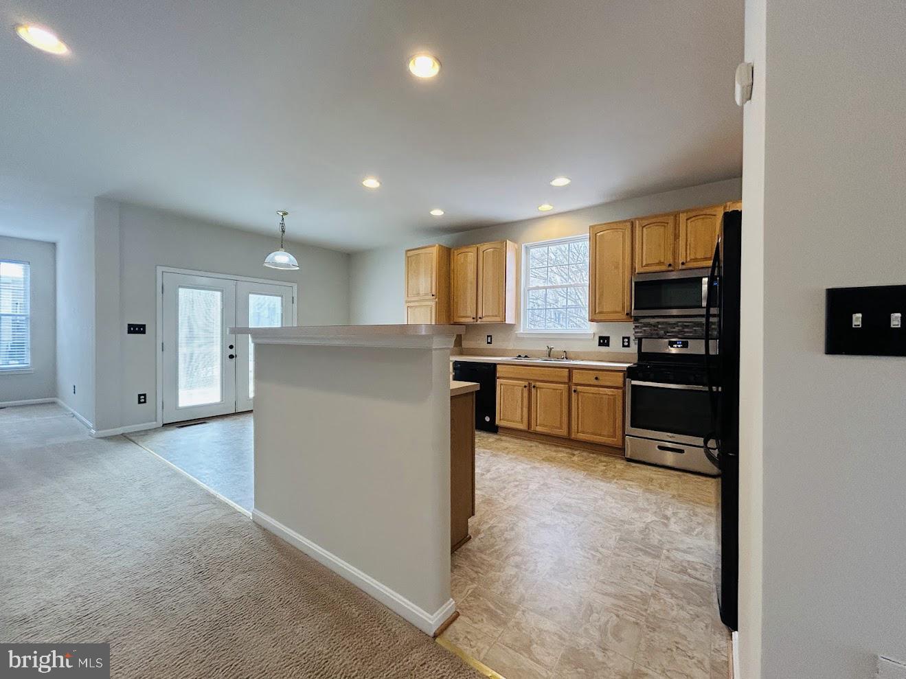 INDEPENDENCE/UNIV VLG - Residential Lease