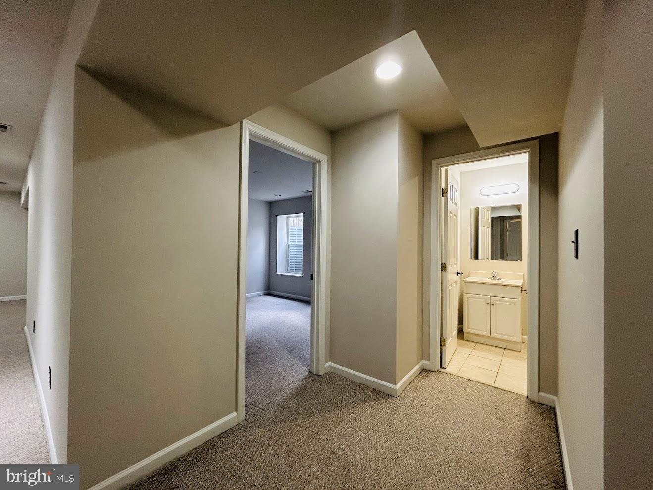 INDEPENDENCE/UNIV VLG - Residential Lease