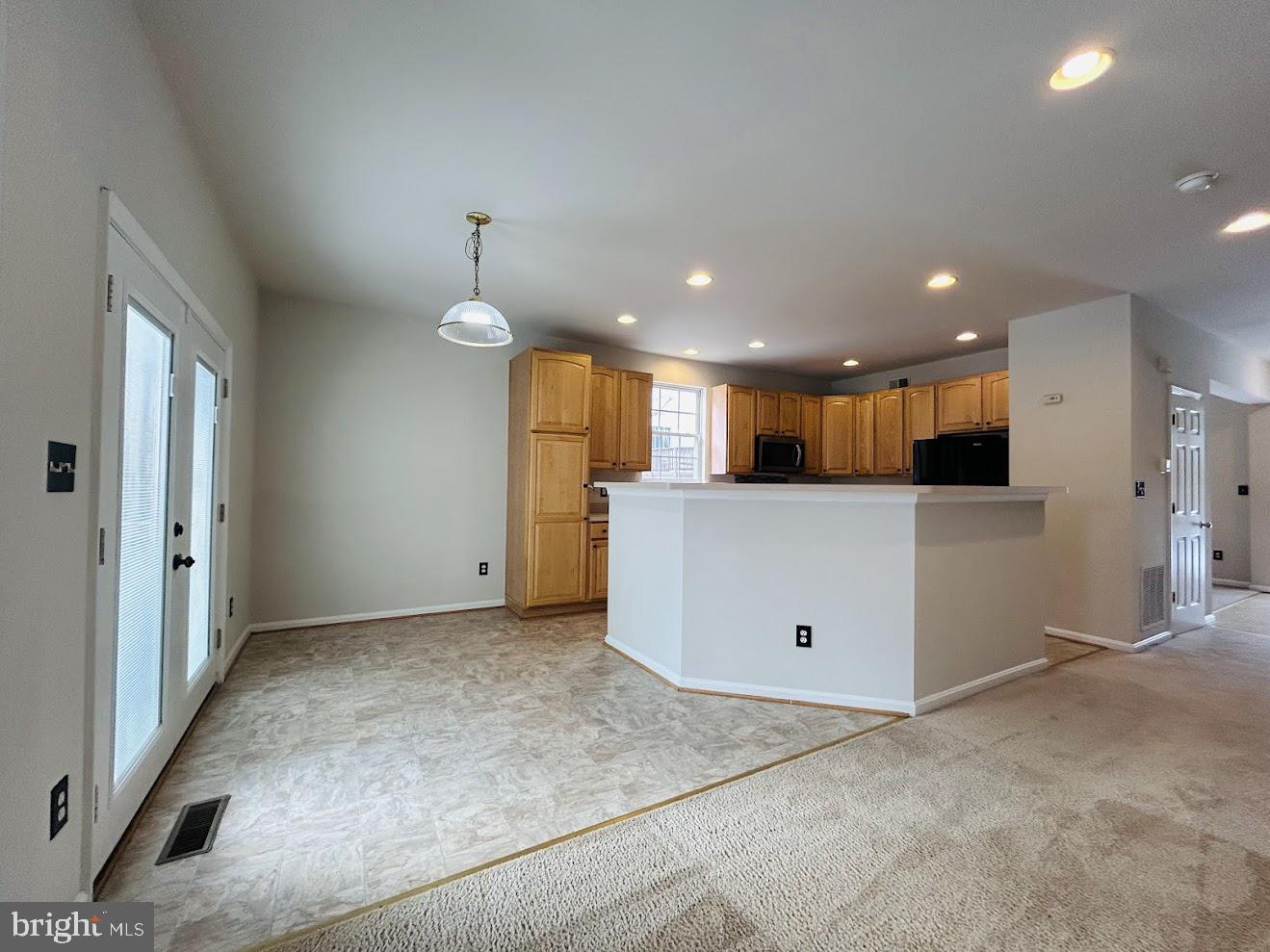 INDEPENDENCE/UNIV VLG - Residential Lease